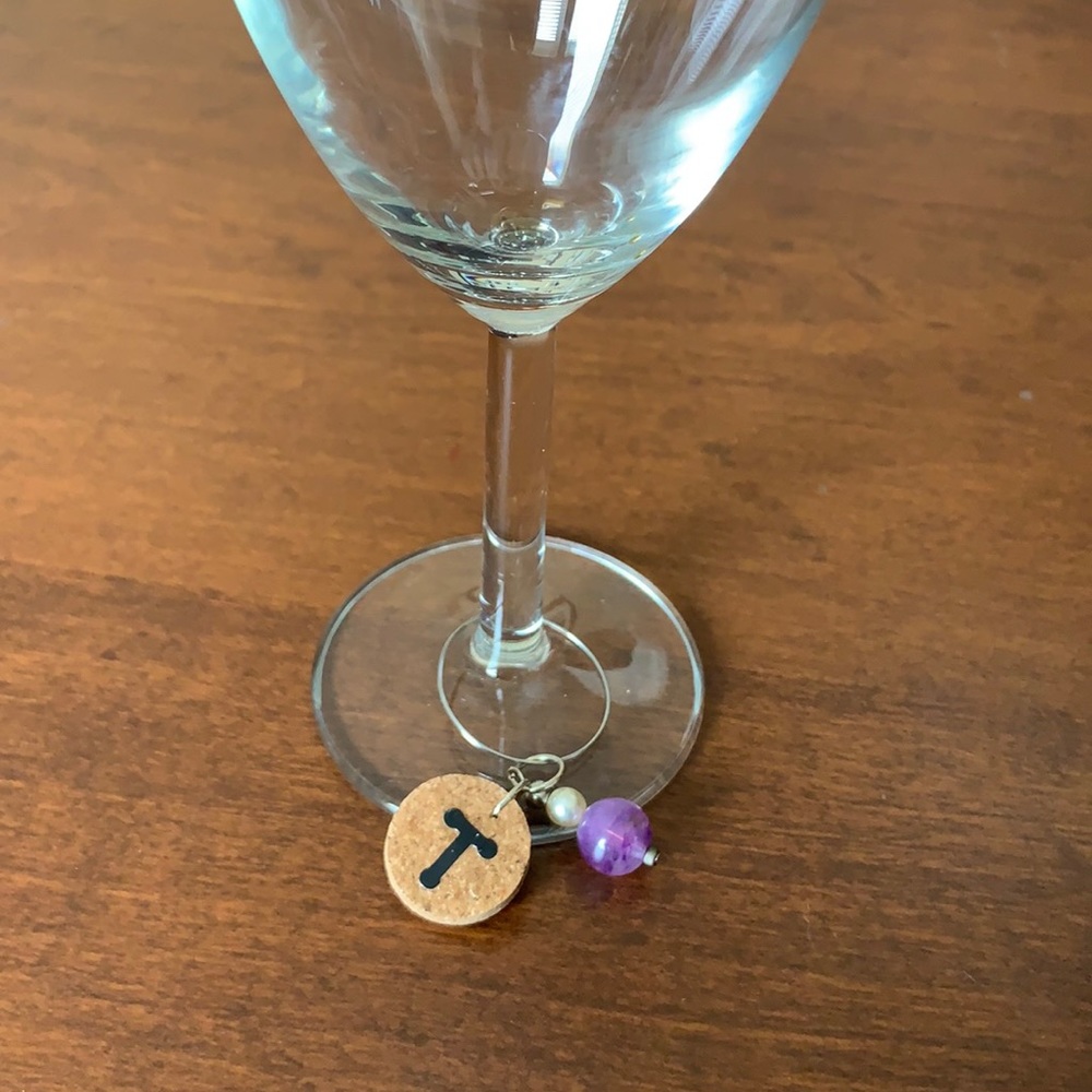 Wine glasses ID tag letter T